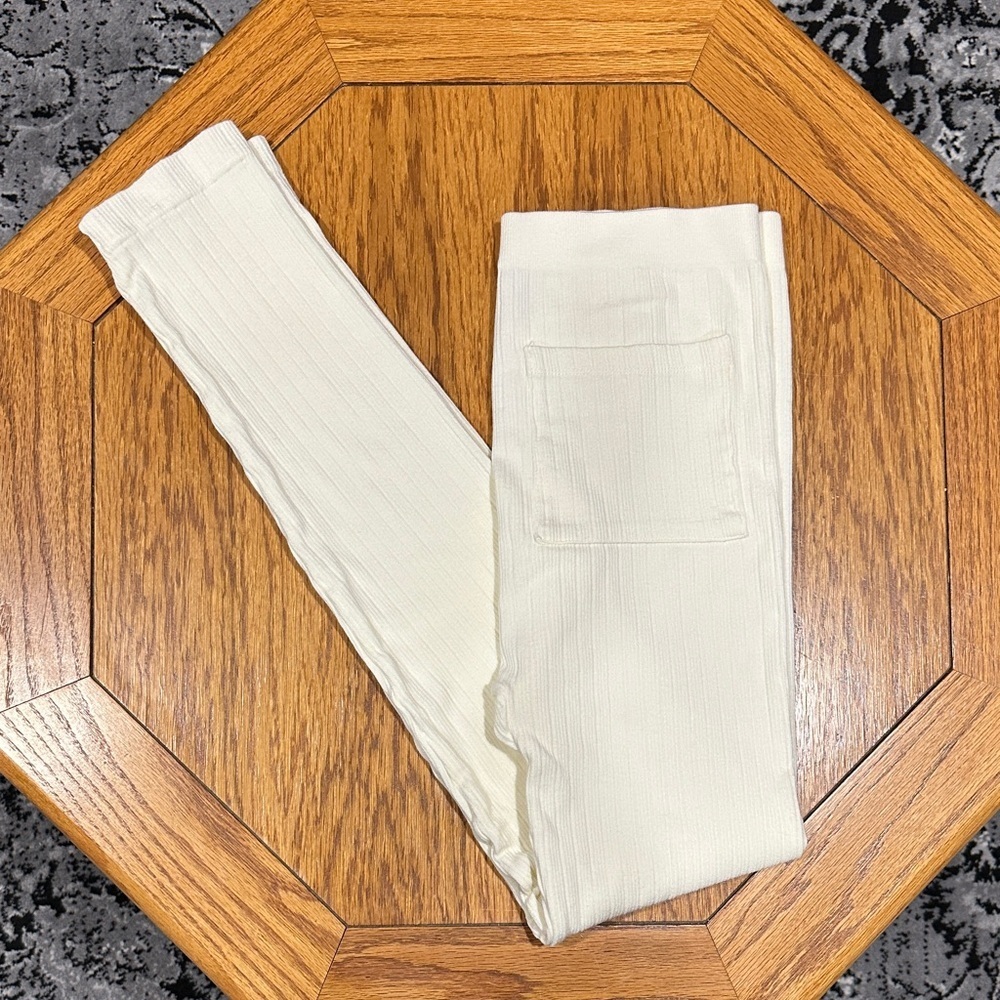 *FREE PEOPLE* Cream Ribbed Stretch Leggings w/ Back Pocket Size M/L